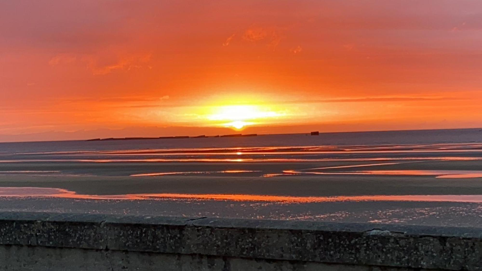 Gites "Plage" Ou "Pieds Dans L'Eau" En Front De Mer A Asnelles , 3Km D'Arromanches, 10Km De Bayeux 외부 사진